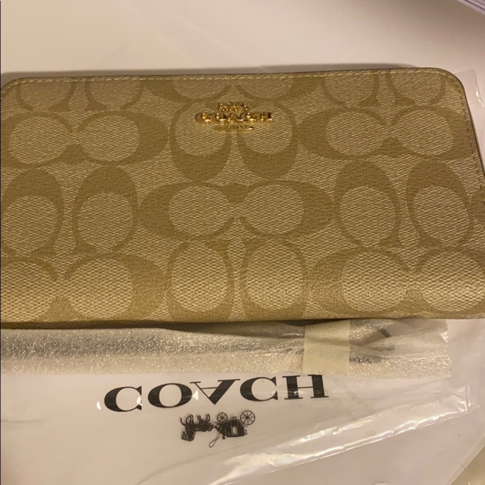 Coach Large Phone Wallet In Signature Canvas LIGHT - Picture 7 of 16